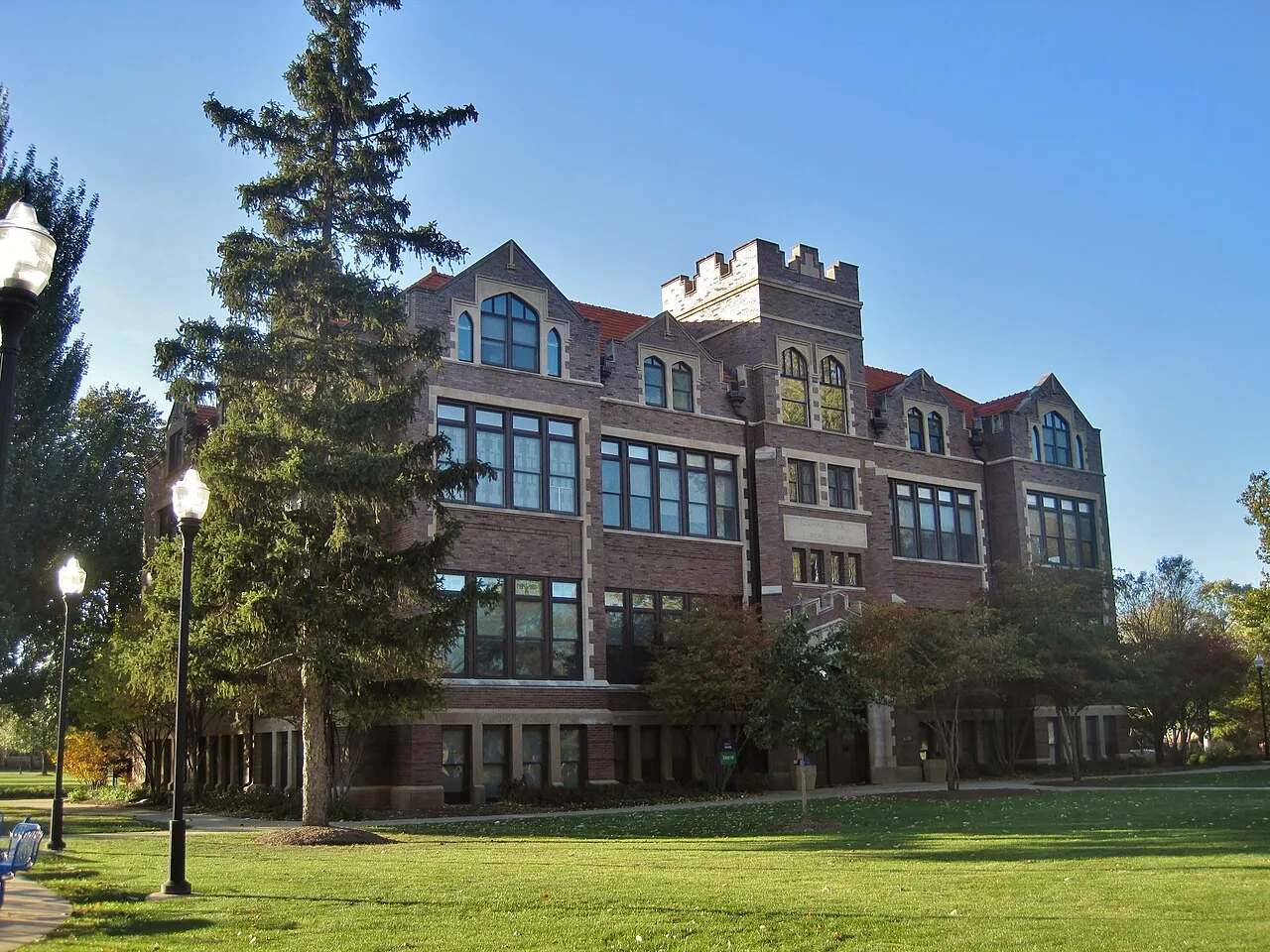 Aurora University